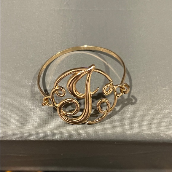 Elegant Gold Monogram Bracelet lettering is a J brand new - Picture 1 of 4